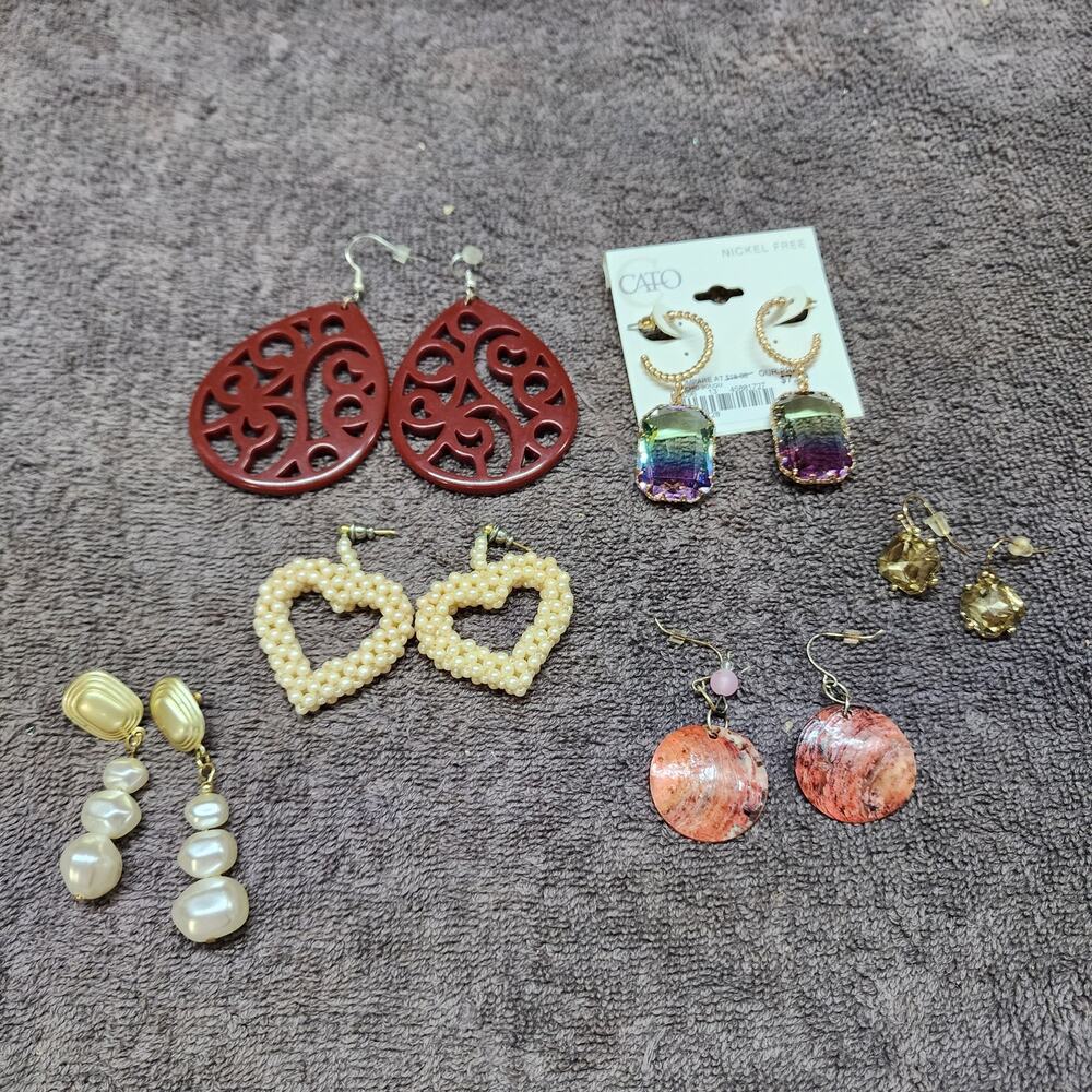 Lot of various earrings b34